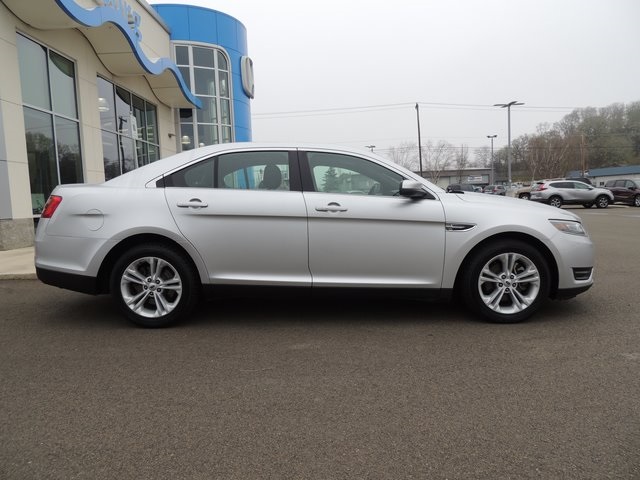 Pre-Owned 2018 Ford Taurus SEL 4D Sedan in Roseburg #82084 | Roseburg Honda